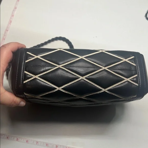 Louis Vuitton - Picture 6 of 8